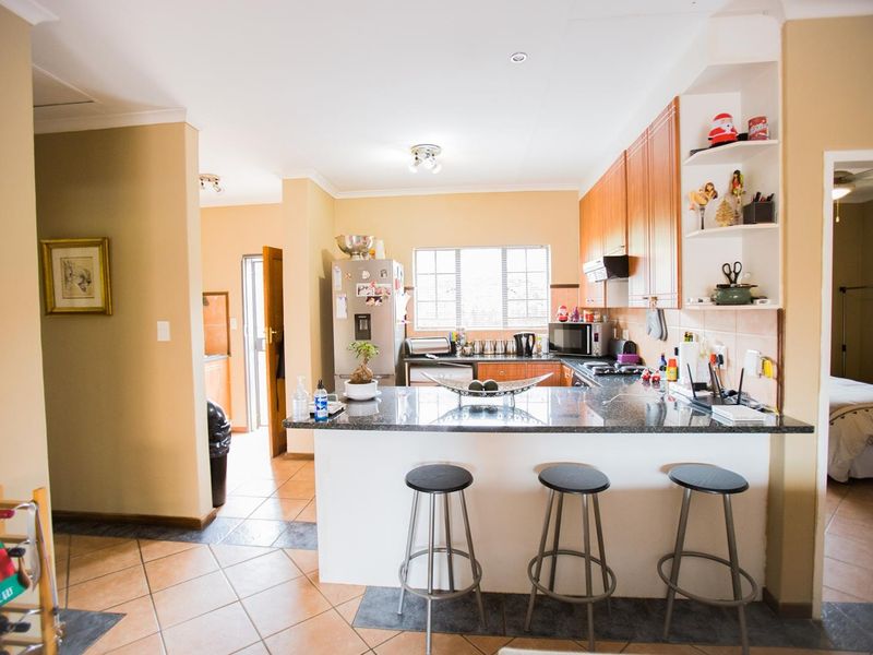 3 Bedroom Townhouse for rent in Mooikloof Ridge - Photo 4