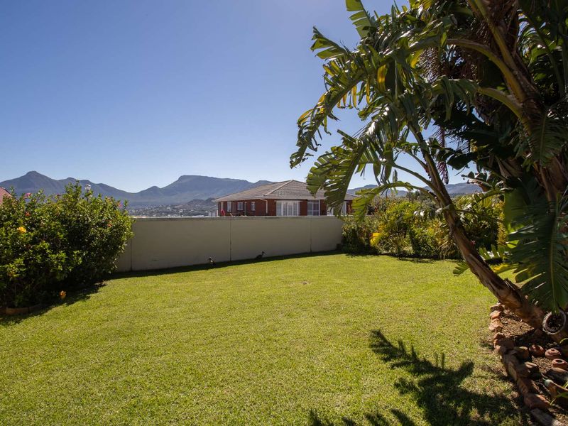 Spacious Private Family Living with Income-Generating Flat in Capri Village! - Photo 4