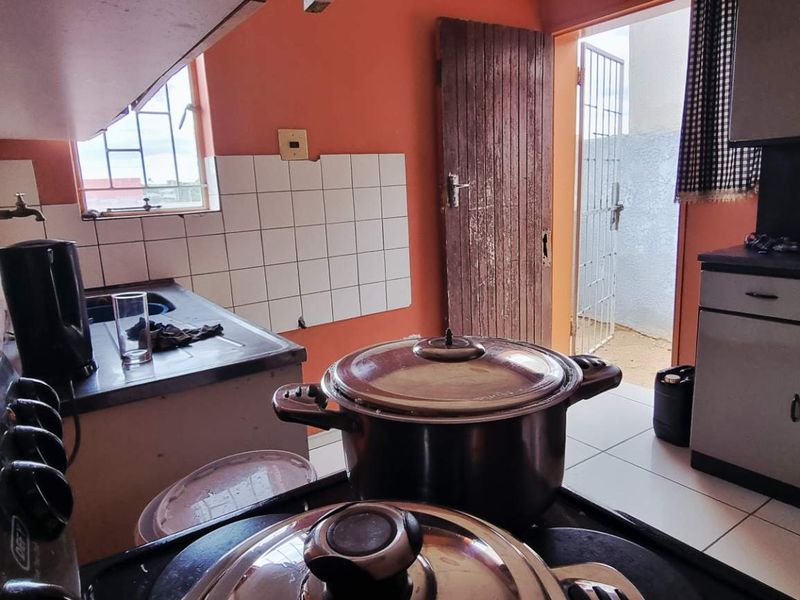 KATUTURA - FREEDOM SQUARE HOUSE FOR SALE - Photo 2