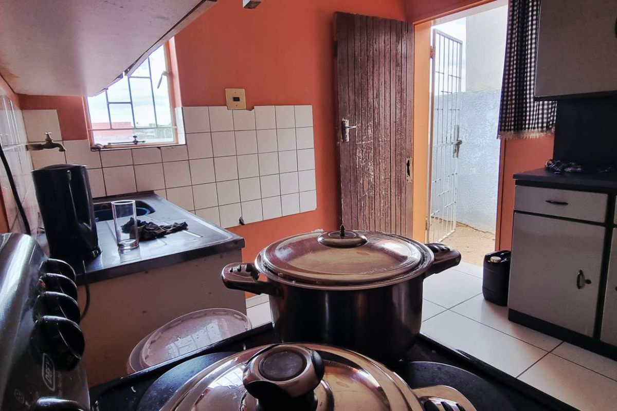 KATUTURA - FREEDOM SQUARE HOUSE FOR SALE - Photo 2