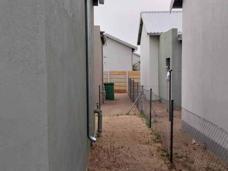 Open Floor Plan Bliss: Perfect for Small Families - Photo 5