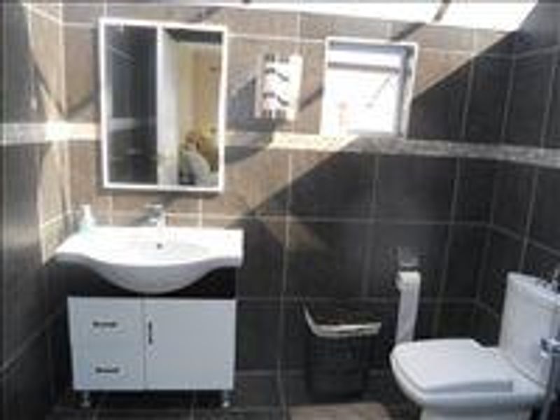 Double storey home in popular secure estate - Photo 7