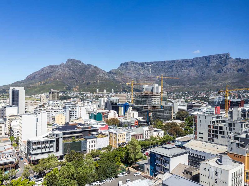 Live (or Earn) in Style — Elevated Luxury Airbnb Unit with Iconic Table Mountain Views - Photo 3