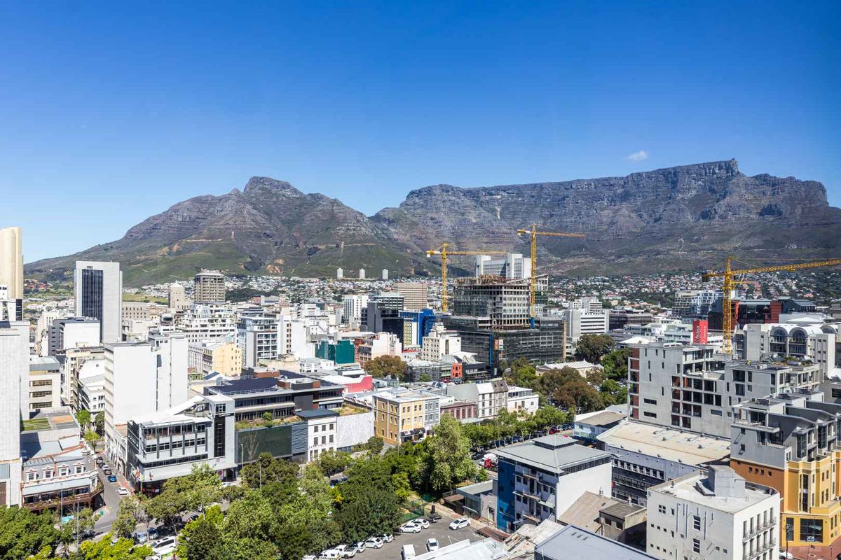 Live (or Earn) in Style — Elevated Luxury Airbnb Unit with Iconic Table Mountain Views - Photo 3