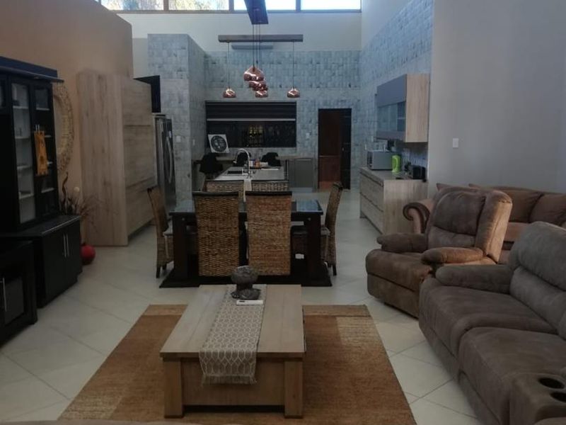 LUXURY 4 BEDROOM HOUSE - TSUMEB - Photo 8