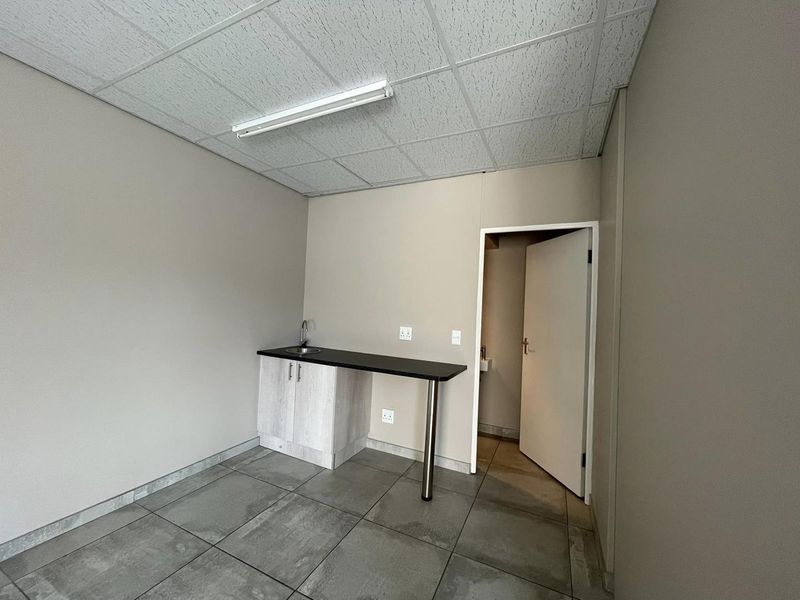 Investment Property -  A Grade Office Unit For Sale - Klein Windhoek - Photo 4