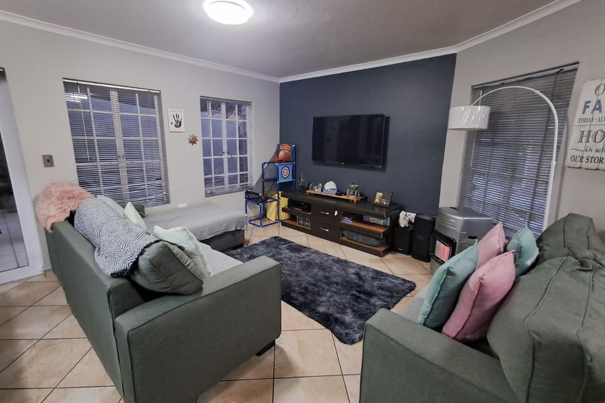 3 Bedroom Duplex in Secure Albemarle Estate - Photo 2