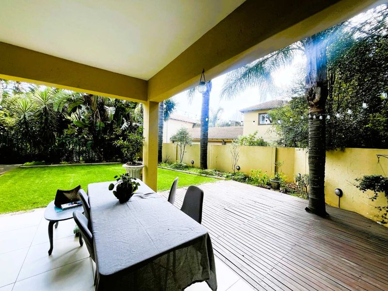 Modern Contemporary Living with Everyday Convenience - Photo 2