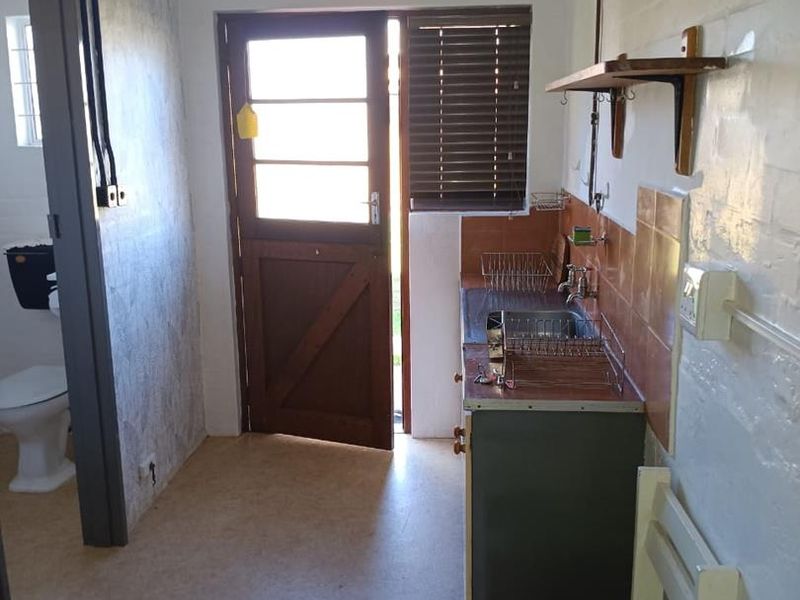 Sunny furnished bachelors cottage - Photo 4