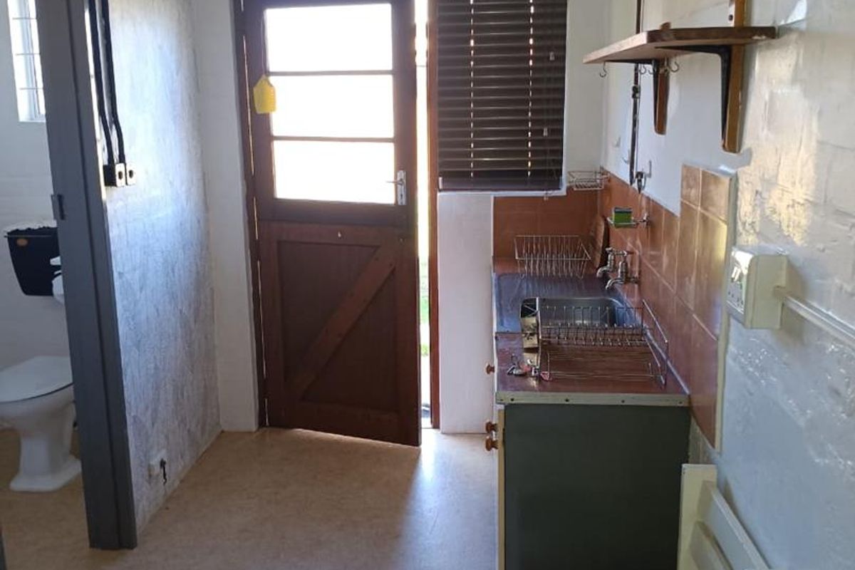Sunny furnished bachelors cottage - Photo 4