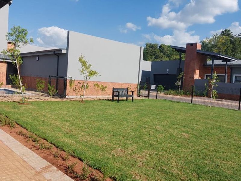1 bedroom Loft unit in a small Security Estate!! - Photo 7