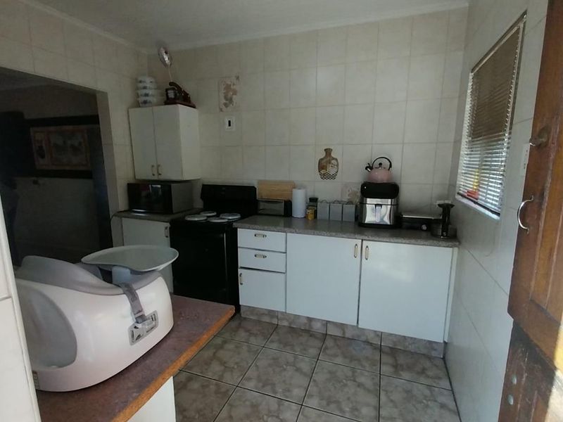 Dual Living: Main House + Self-Contained 2-Bed Flatlet - Photo 3