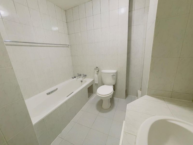 Ground Floor Gem with a Private Garden – Freshly Renovated & Move-In Ready! - Photo 10