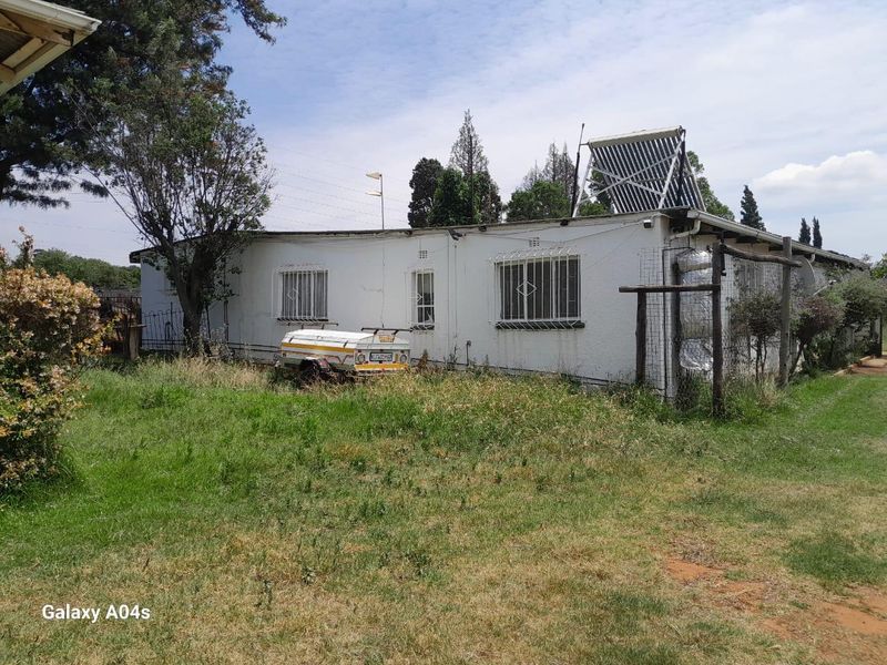 Walled 2 Houses in a plot(1,78 ha) next to Main Road,close to the shops - Photo 6