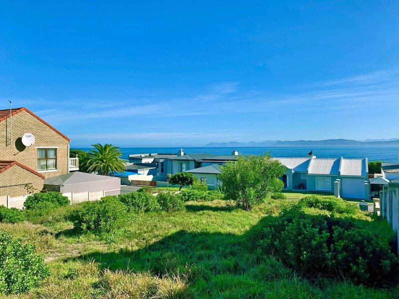 Show-stopping Stand with Ocean view - Photo 3