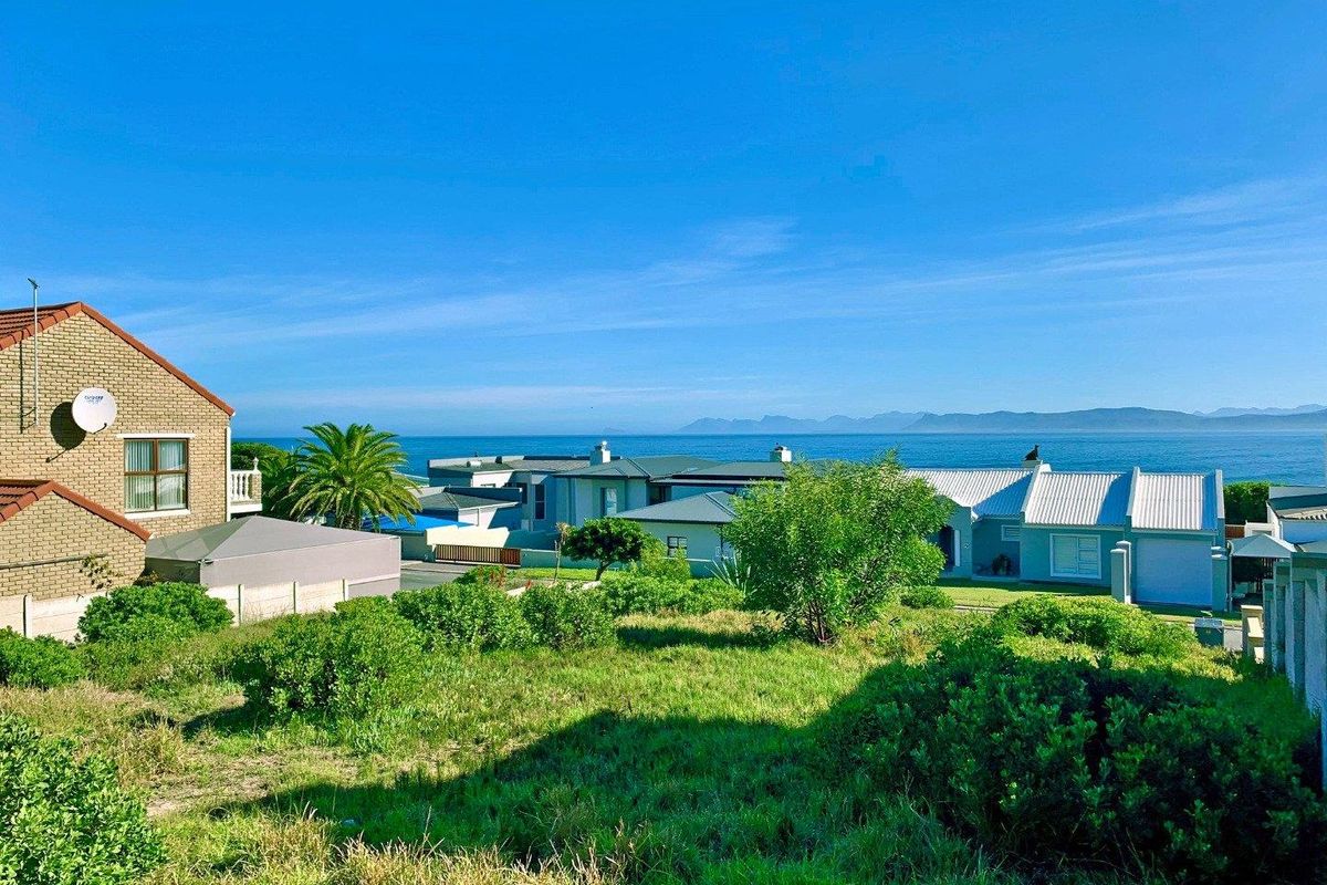 Show-stopping Stand with Ocean view - Photo 3