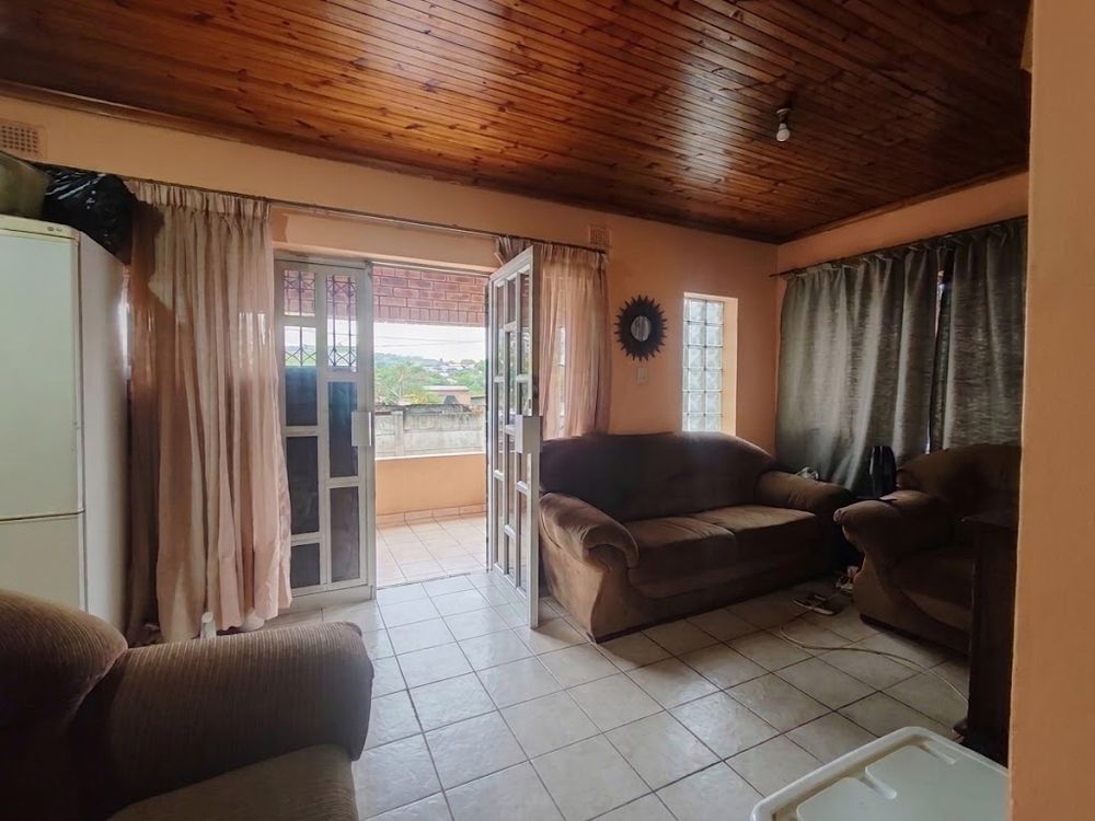 Entrance/Lounge
