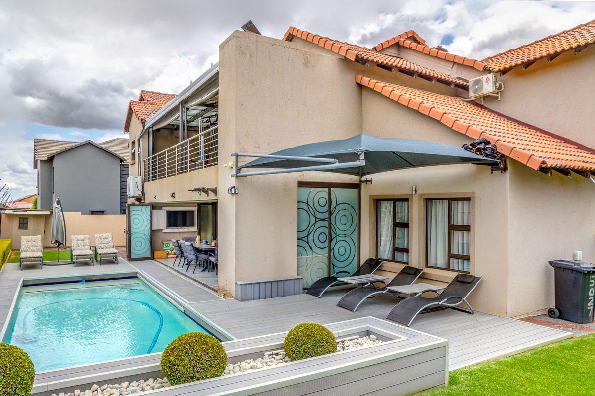 Luxury Living at its finest in Summerfields Estate - Photo 2