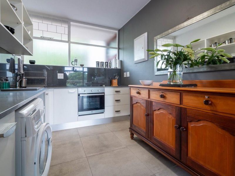 UNIQUE Contemporary Gem in Thorniebrae - Photo 10