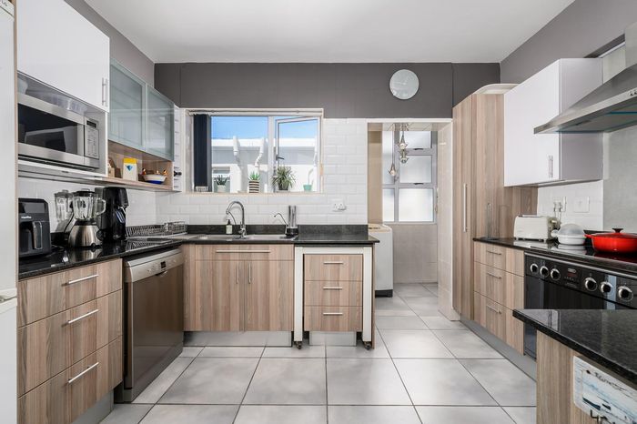 Property #2330180, Apartment For Sale in Humewood