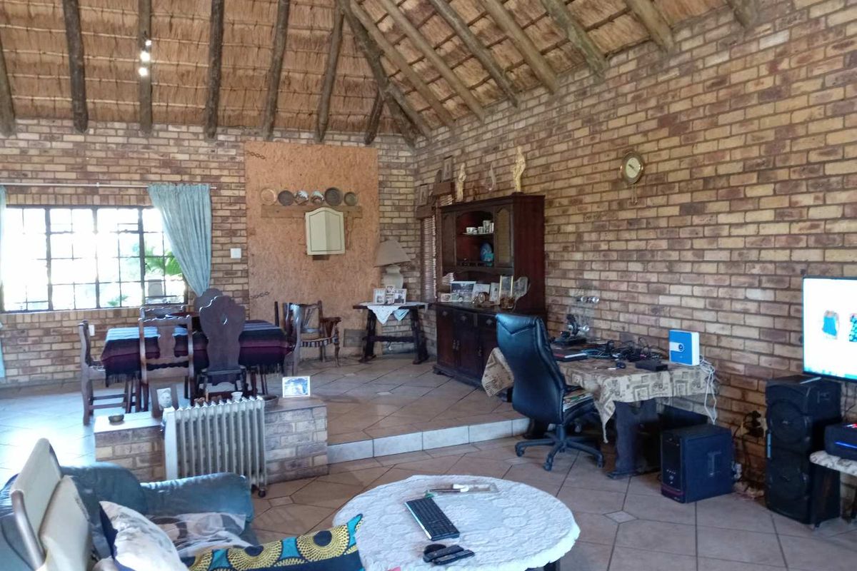 Multi-Unit Property: Live & Earn with 3 Flatlets + Main House - Photo 5