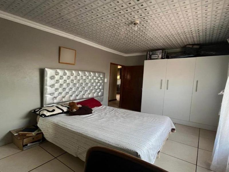 3 Bedroom House for Sale in  Soshanguve East - Photo 4