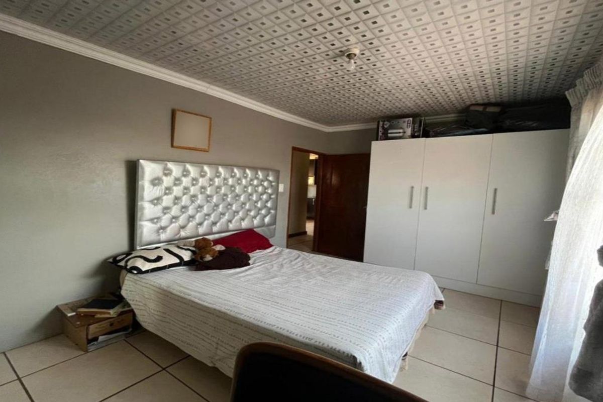 3 Bedroom House for Sale in  Soshanguve East - Photo 4
