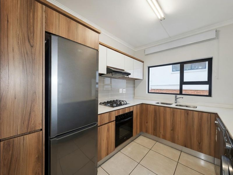 STUNNING LARGER 2 BEDROOM APARTMENT WITH UNINTERRUPTED VIEWS FOR SALE!!! - Photo 8