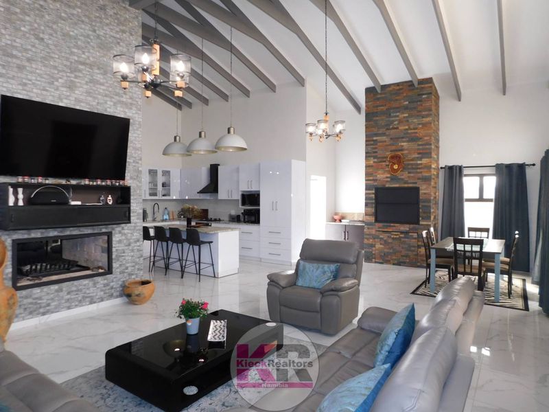 Style and Elegance - Photo 9