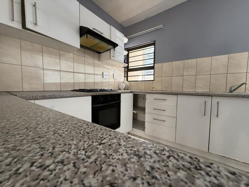 Double-Storey Townhouse [Mervin Court] Okahandja For Sale! - Photo 10