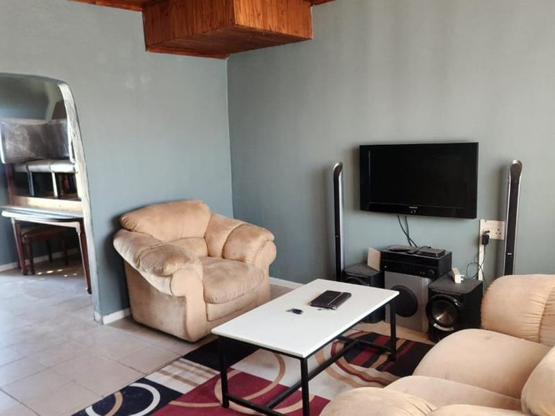 Three-Bedroom House for Sale in Mfuleni - Photo 3