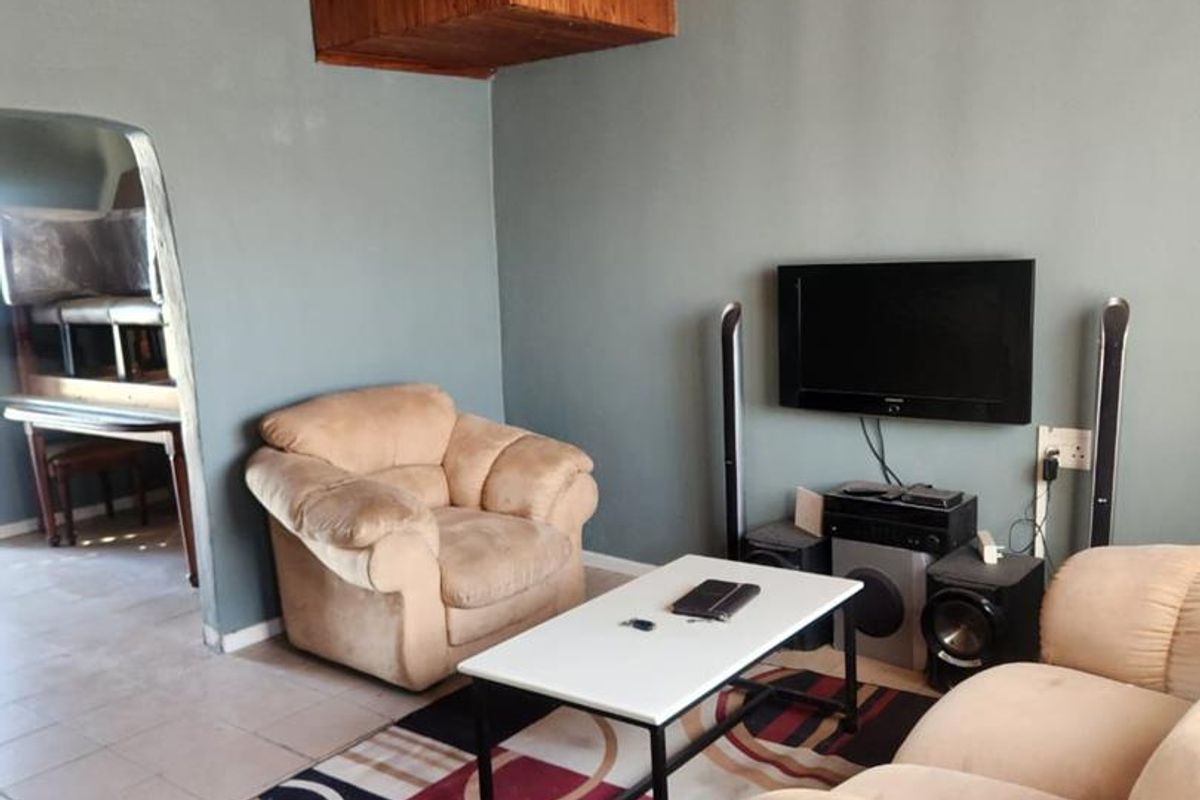 Three-Bedroom House for Sale in Mfuleni - Photo 3