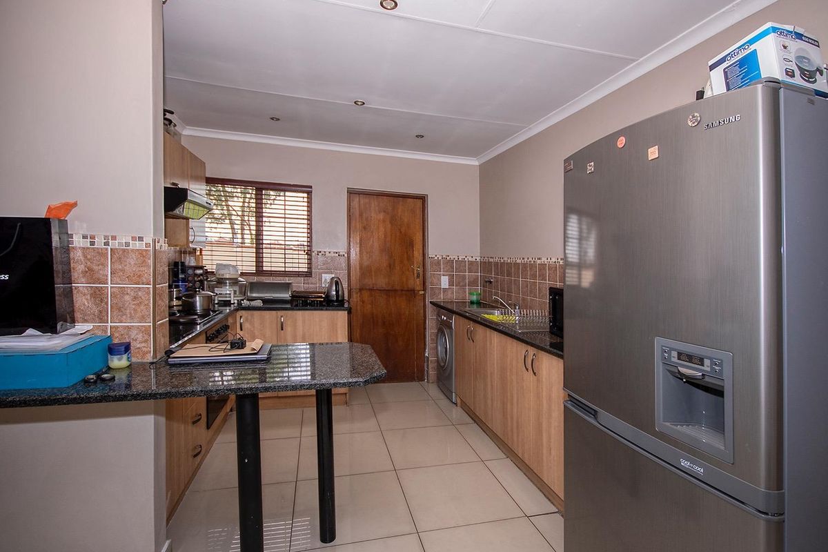 3 BEDROOM MEYERSIG ESTATE BARGAIN! - Photo 4