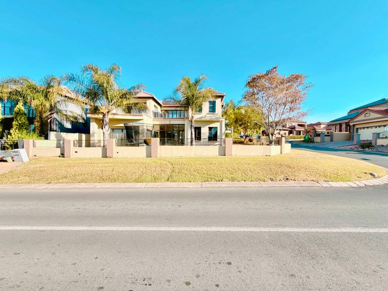 A Contemporary Corner-Stand Home  for Sale in Blue Valley Golf Estate - Photo 2