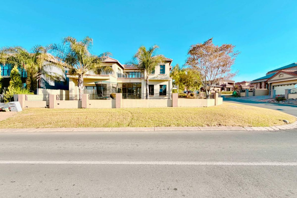 A Contemporary Corner-Stand Home  for Sale in Blue Valley Golf Estate - Photo 2