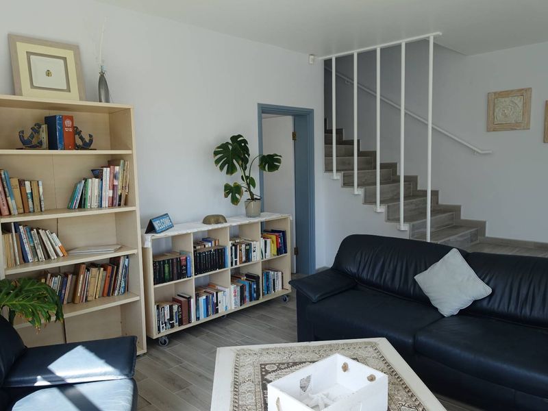 SEA VIEW PROPERTY OVERLOOKING THE BEACH PROMENADE - Photo 4