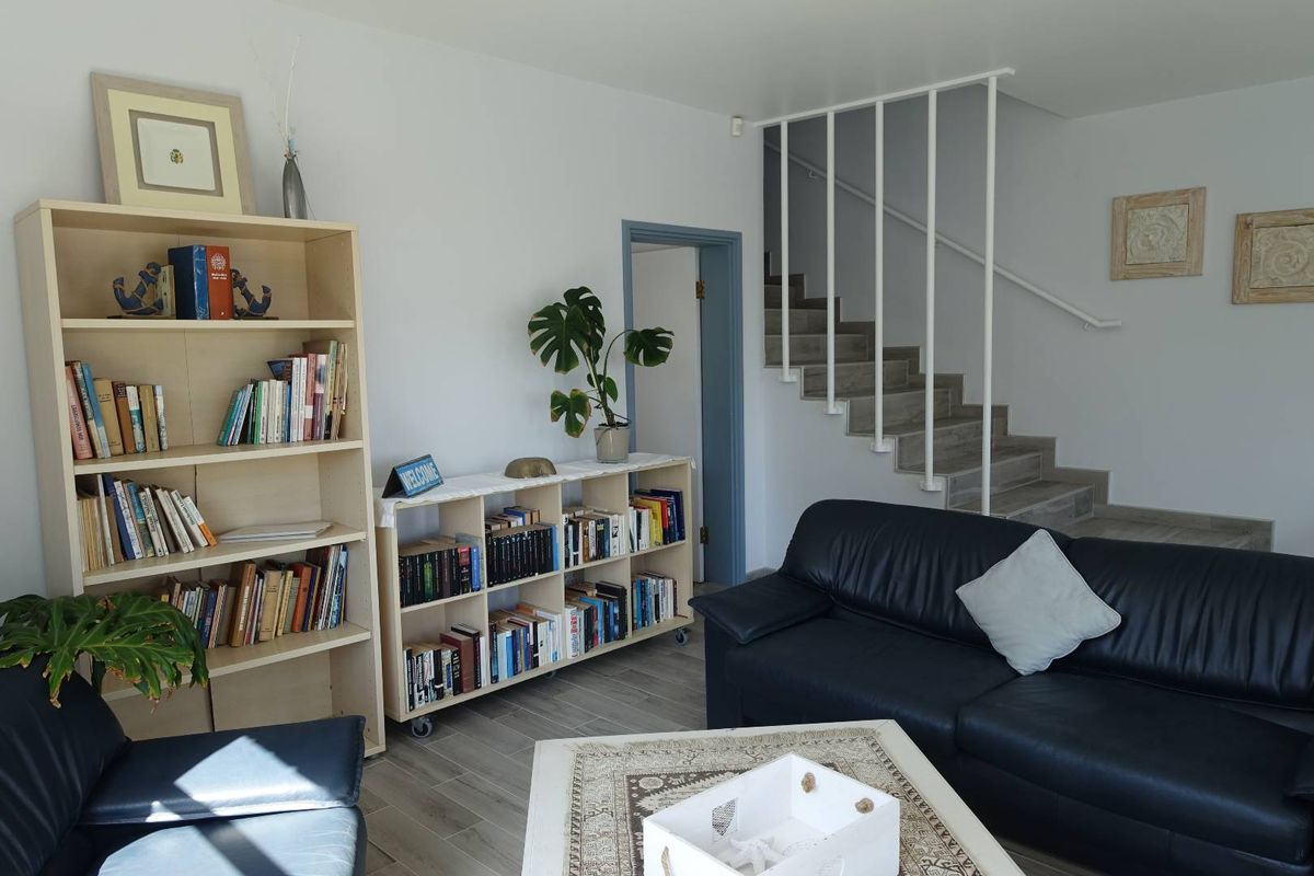 SEA VIEW PROPERTY OVERLOOKING THE BEACH PROMENADE - Photo 4