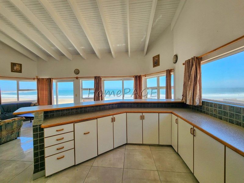 Ext 6, Henties Bay:  4 Bedroom BEACH FRONT HOME in a popular area is for sale - Photo 2
