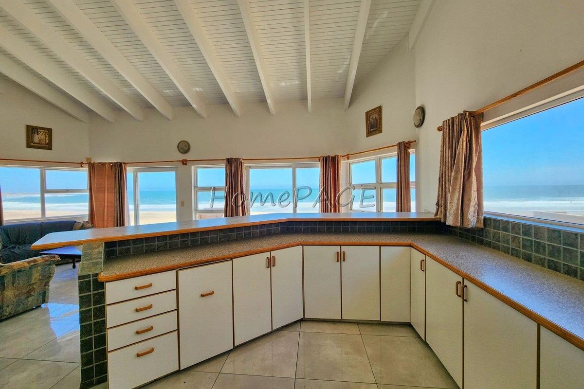 Ext 6, Henties Bay:  4 Bedroom BEACH FRONT HOME in a popular area is for sale - Photo 2