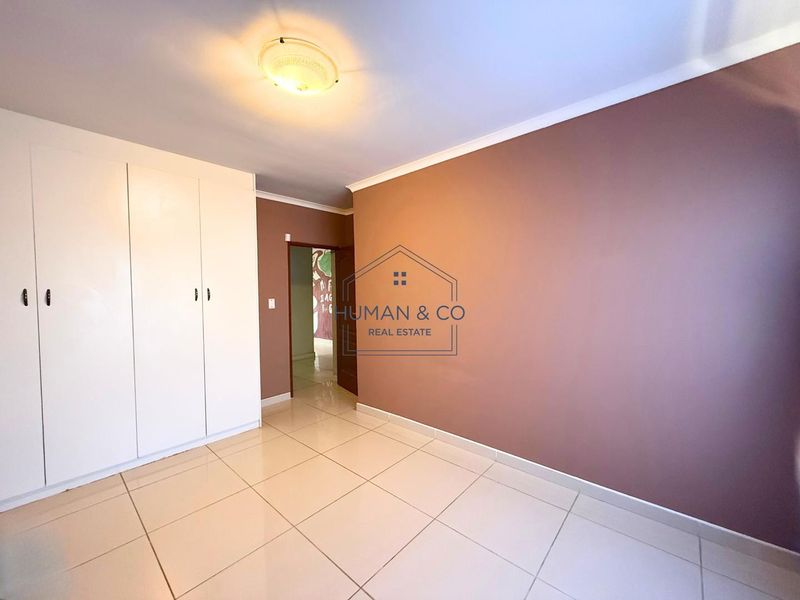 Modern 4-bedroom Home near town center - Photo 10