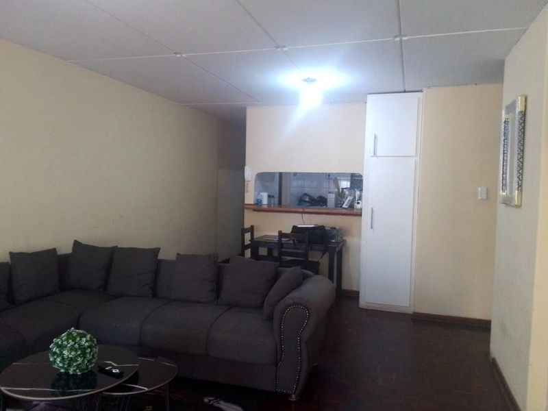 This your opportunity to stamp your mark on this spacious unit for sale in South Beach, Prime area!!!! - Photo 1