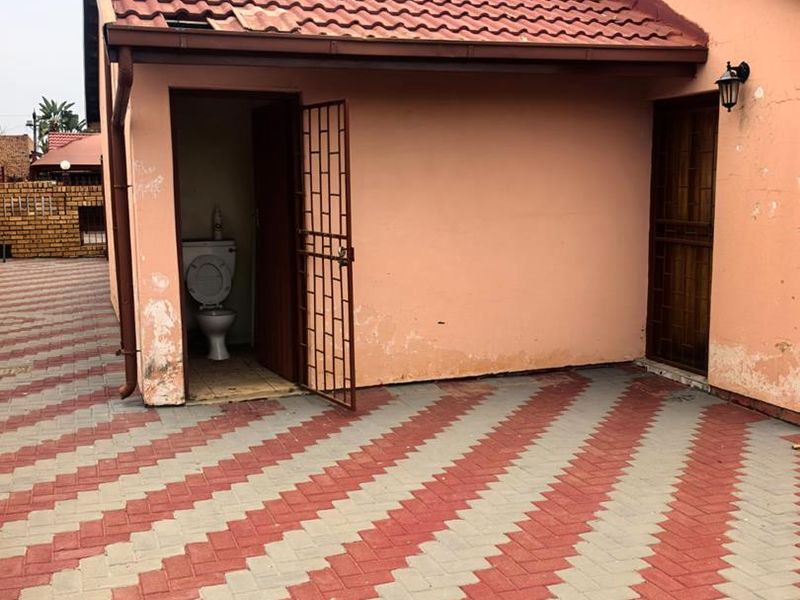 3 bedrooms house for sale in Soshanguve DD - Photo 3