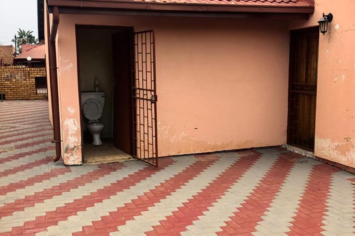 3 bedrooms house for sale in Soshanguve DD - Photo 3