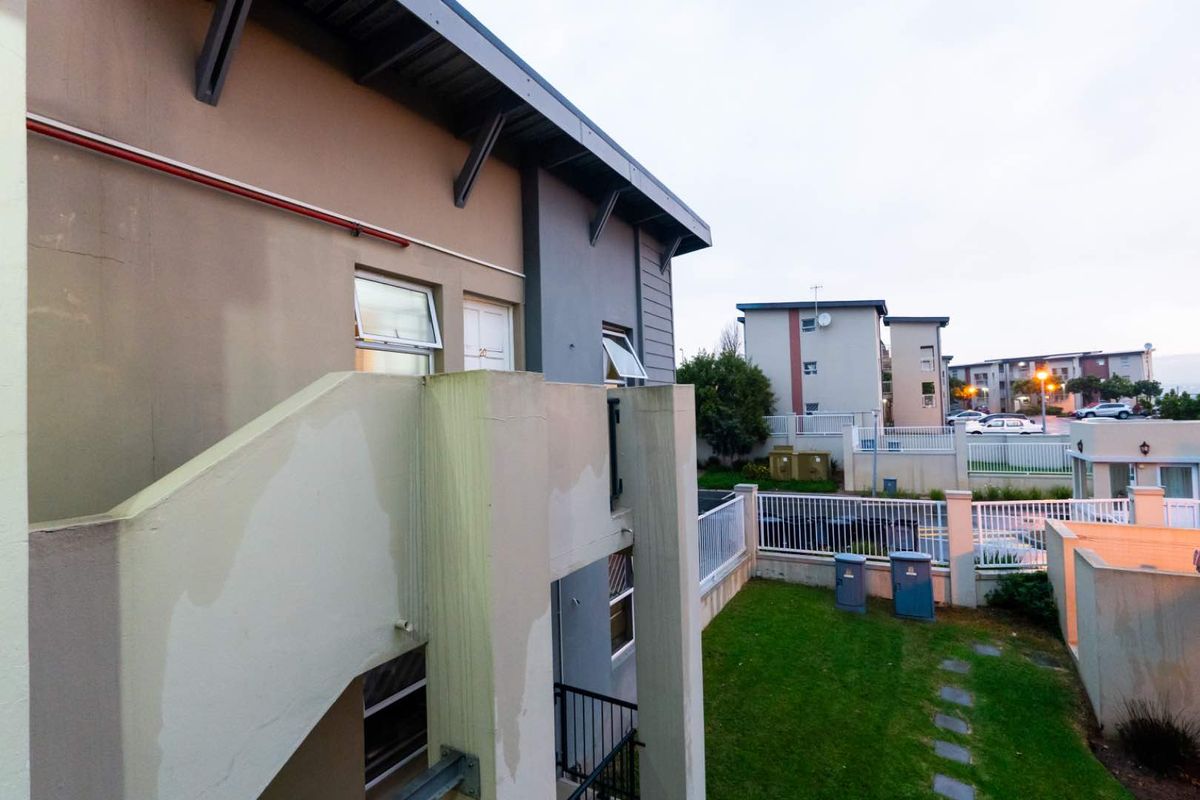 secure 2 bedroom apartment  for sale in Buhrein Estate - Photo 2