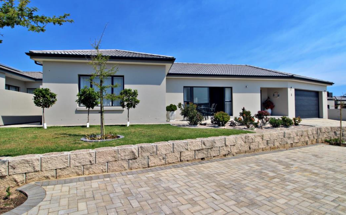 Property #2468471, Townhouse For Sale in Reebok