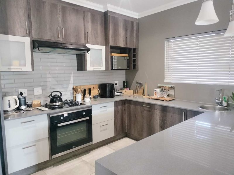 Modern 2-Bedroom Townhouse in New Development in Prime area - Photo 6