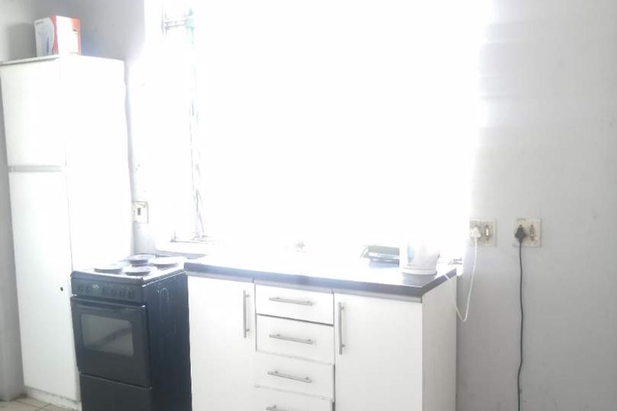 Spacious and Convenient Flat in the Heart of Sunnyside! - Photo 3