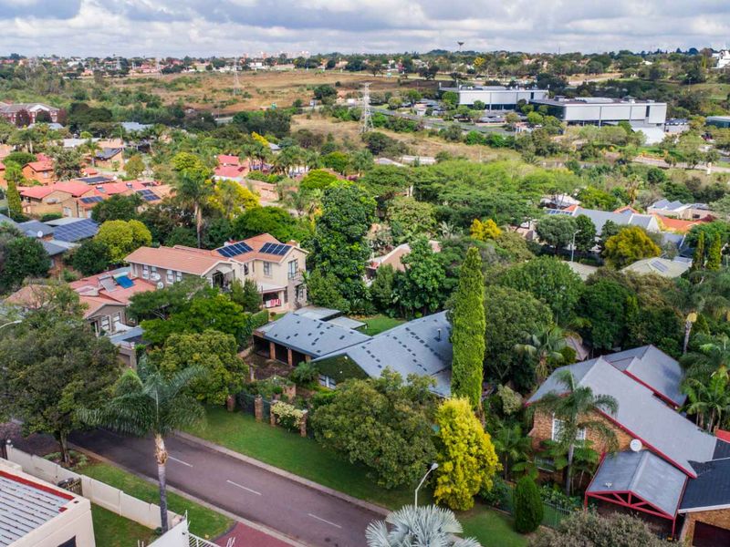 4 Bedroom Beauty For Sale in Erasmuskloof - Photo 6