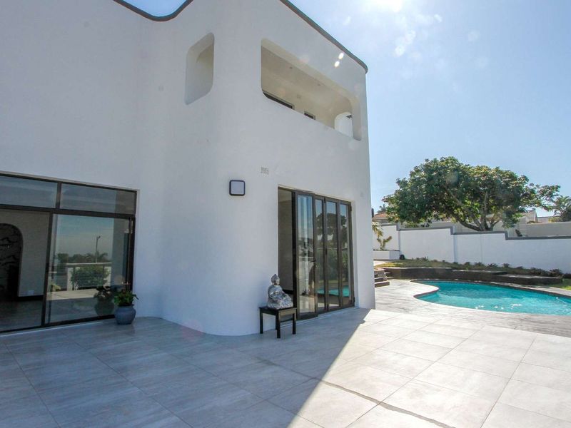 Beautifully renovated 6 bedroom home with breath taking sea views - Photo 5