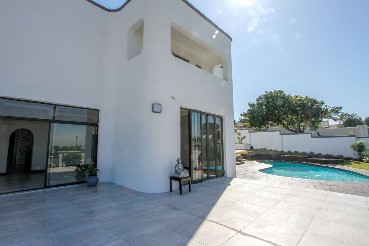 Beautifully renovated 6 bedroom home with breath taking sea views - Photo 5